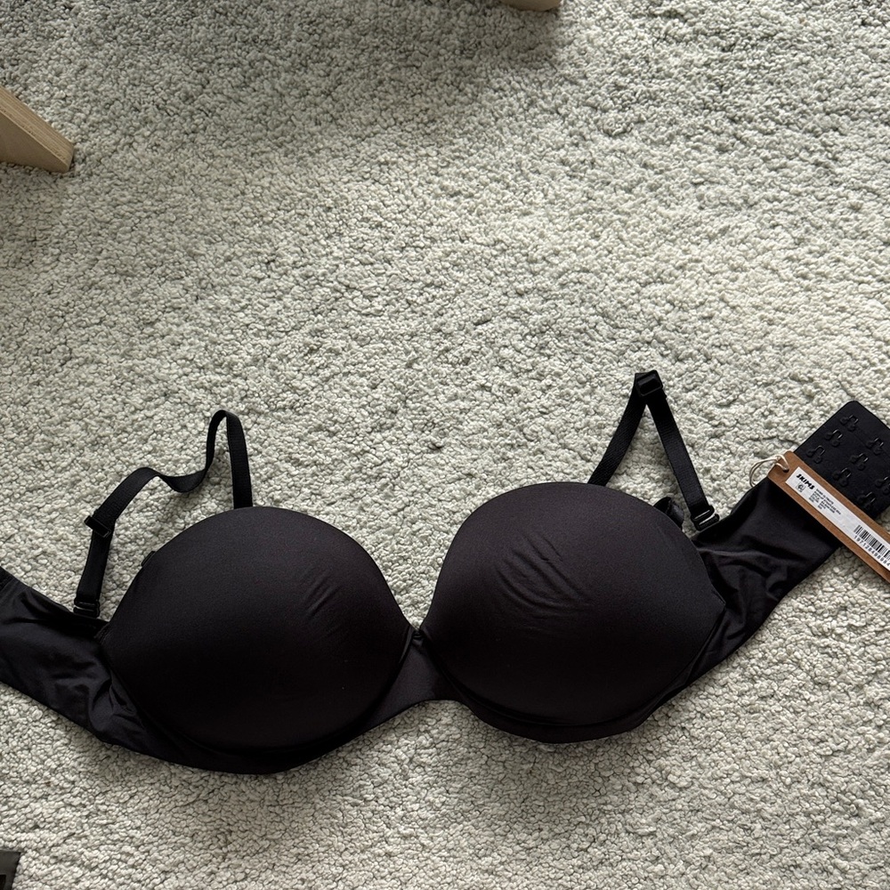 SKIMS - black push up bra - 32D